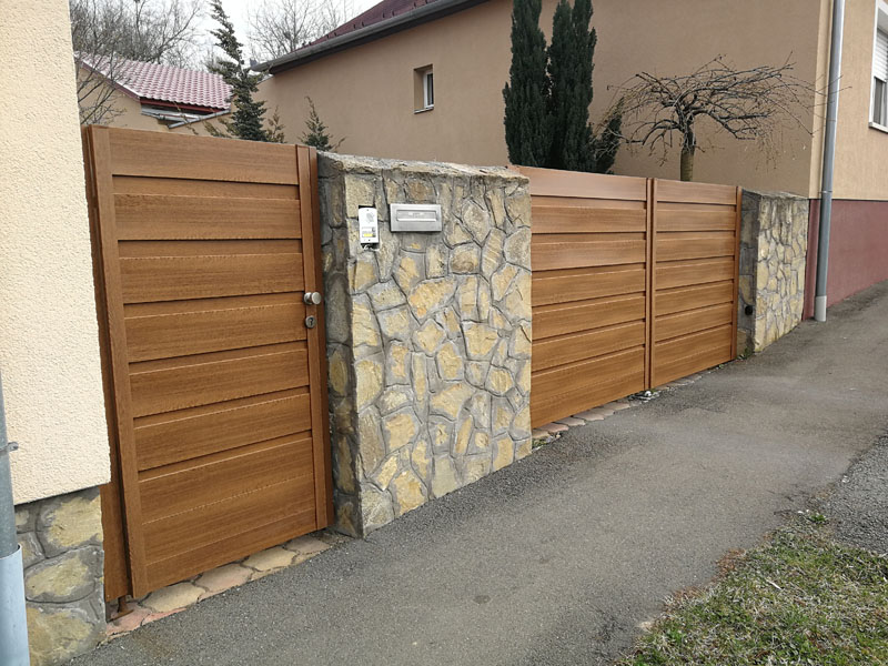 Aranytölgy színű zárt Vario kerítés